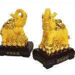 ช้างคู่ บนกองเงินกองทอง