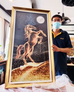 ภาพม้ามงคลสีทอง